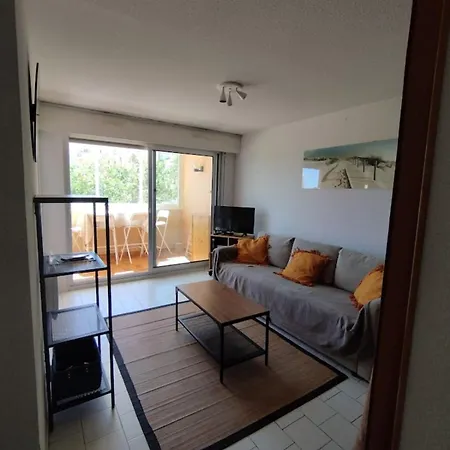 The Refined Of The Port Apartment *